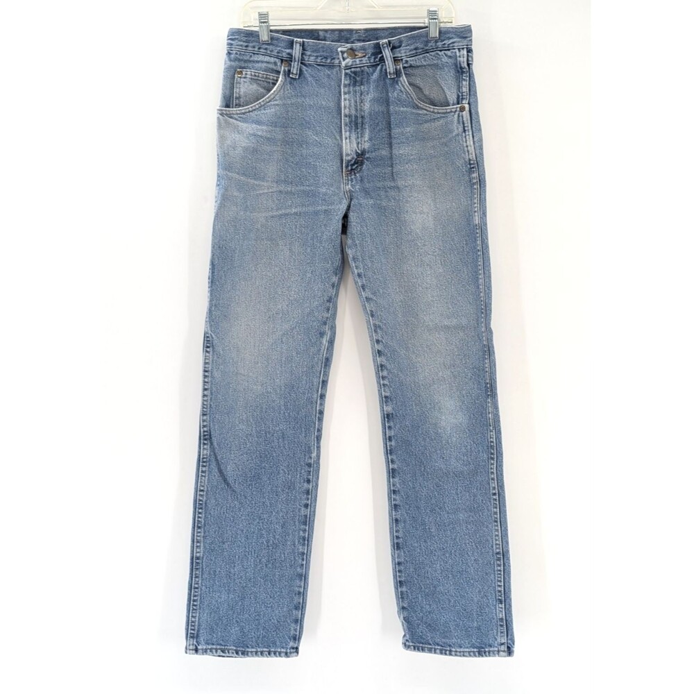 Wrangler Classic Regular Fit Medium Wash Straight Leg Men's Denim Jeans 32x31